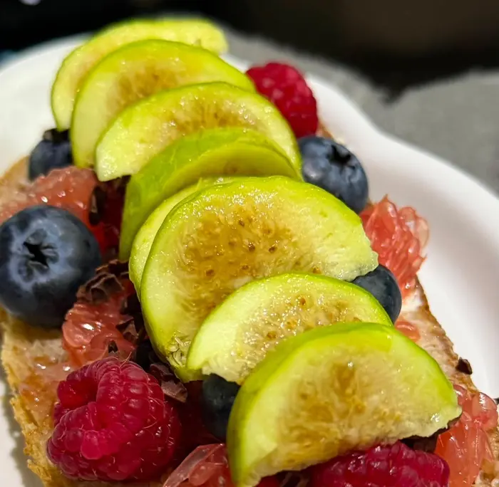 Fig toast with fresh berries